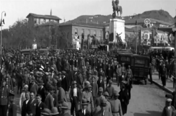 Cumhuriyetin 10. yılı kutlamaları ilk kez yayınlandı 33