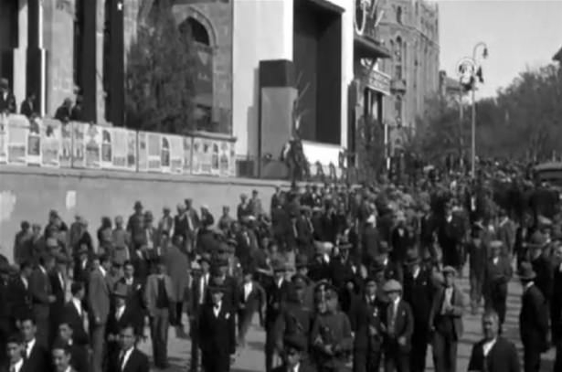 Cumhuriyetin 10. yılı kutlamaları ilk kez yayınlandı 34