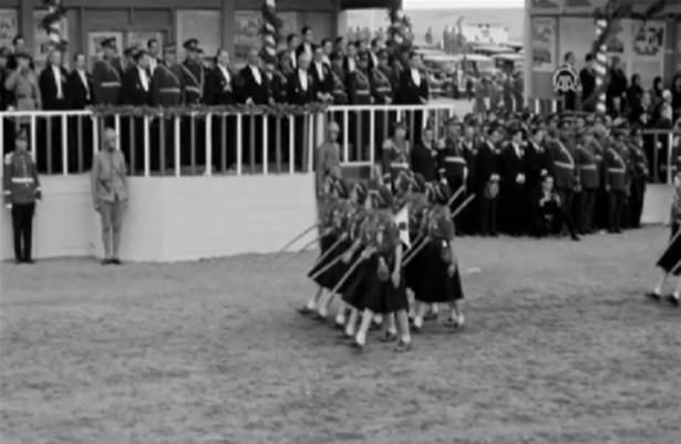 Cumhuriyetin 10. yılı kutlamaları ilk kez yayınlandı 9