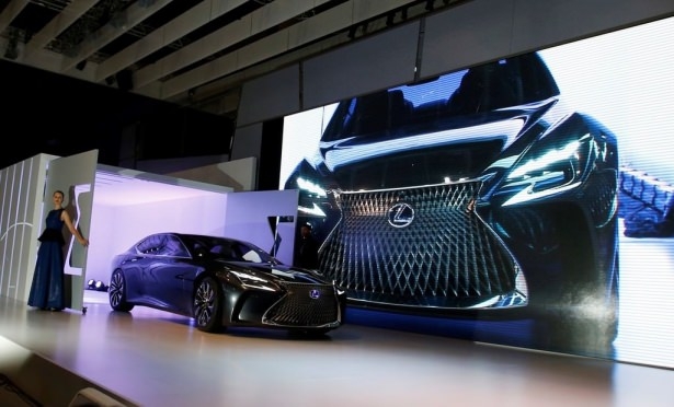 Devlerden gövde gösterisi 138