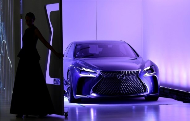 Devlerden gövde gösterisi 198