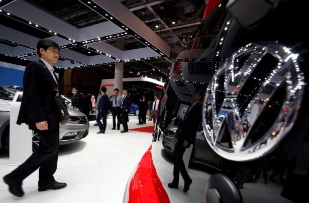 Devlerden gövde gösterisi 206