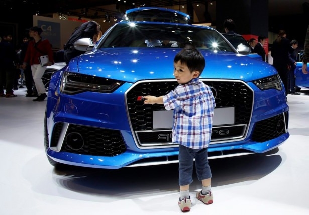 Devlerden gövde gösterisi 209