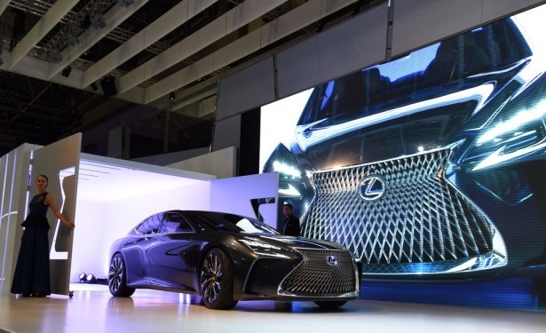 Devlerden gövde gösterisi 54