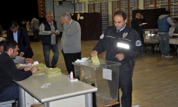 Türkiye sandık başında! İşte ilk kareler 13
