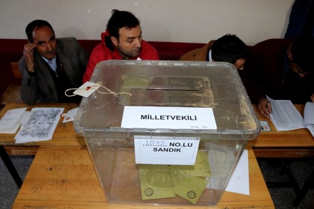 Türkiye sandık başında! İşte ilk kareler 15