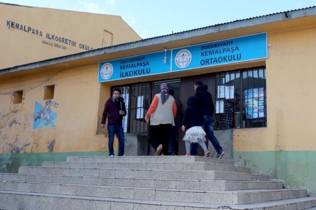 Türkiye sandık başında! İşte ilk kareler 16