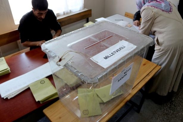 Türkiye sandık başında! İşte ilk kareler 19