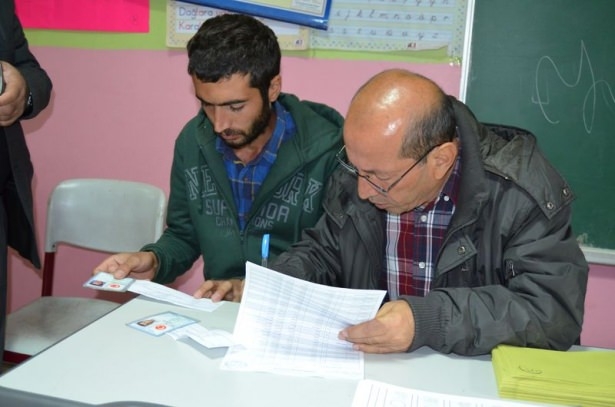 Türkiye sandık başında! İşte ilk kareler 24