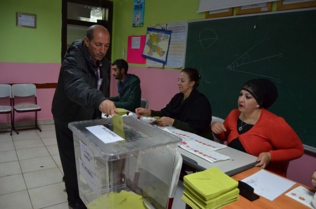 Türkiye sandık başında! İşte ilk kareler 28
