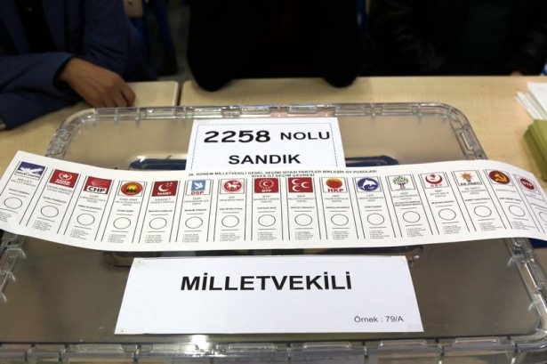 Türkiye sandık başında! İşte ilk kareler 35