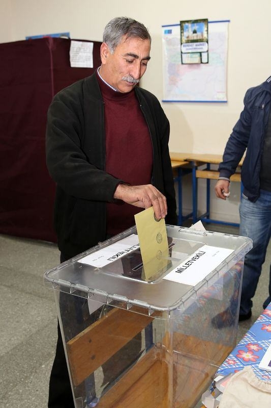 Türkiye sandık başında! İşte ilk kareler 38