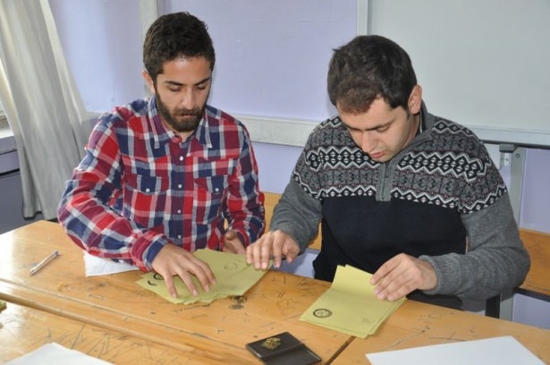 Türkiye sandık başında! İşte ilk kareler 45