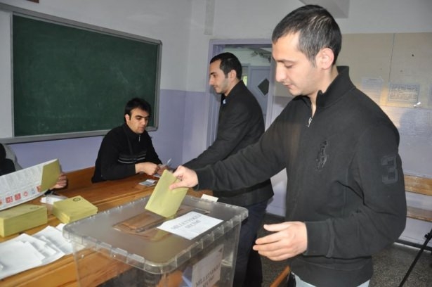 Türkiye sandık başında! İşte ilk kareler 46