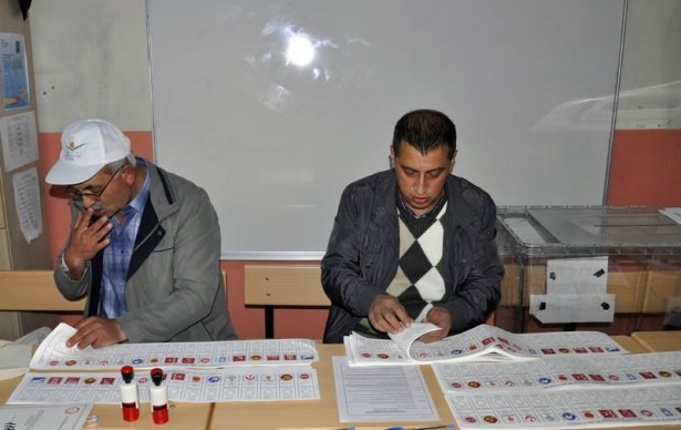 Türkiye sandık başında! İşte ilk kareler 47