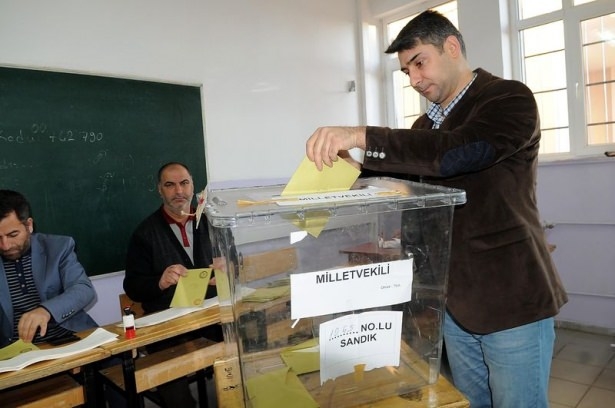 Türkiye sandık başında! İşte ilk kareler 54