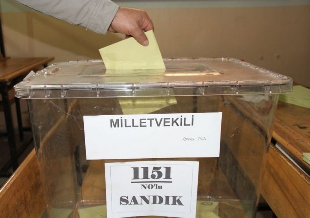 Türkiye sandık başında! İşte ilk kareler 63
