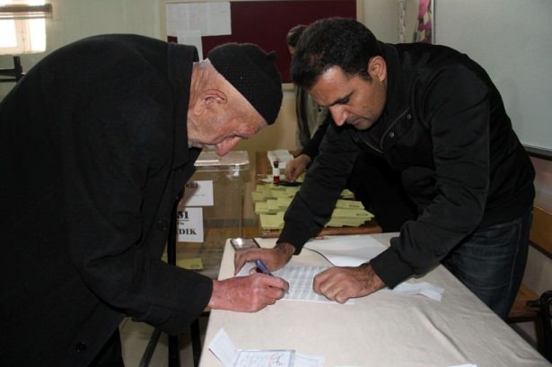 Türkiye sandık başında! İşte ilk kareler 67