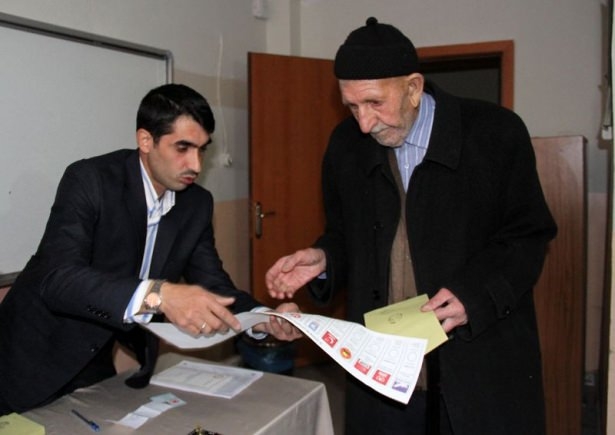 Türkiye sandık başında! İşte ilk kareler 70