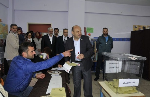 Siyasiler sandık başında 11