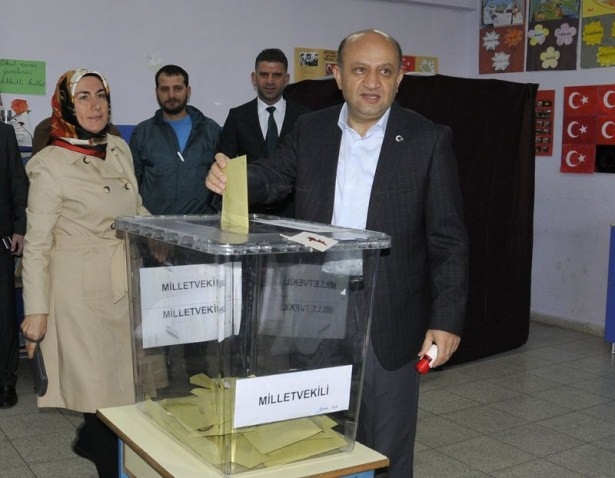 Siyasiler sandık başında 12