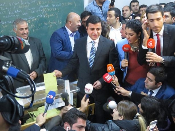 Siyasiler sandık başında 18