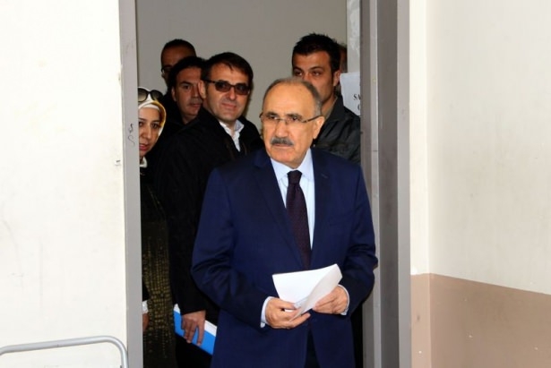 Siyasiler sandık başında 2