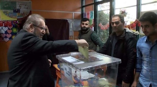 Siyasiler sandık başında 21