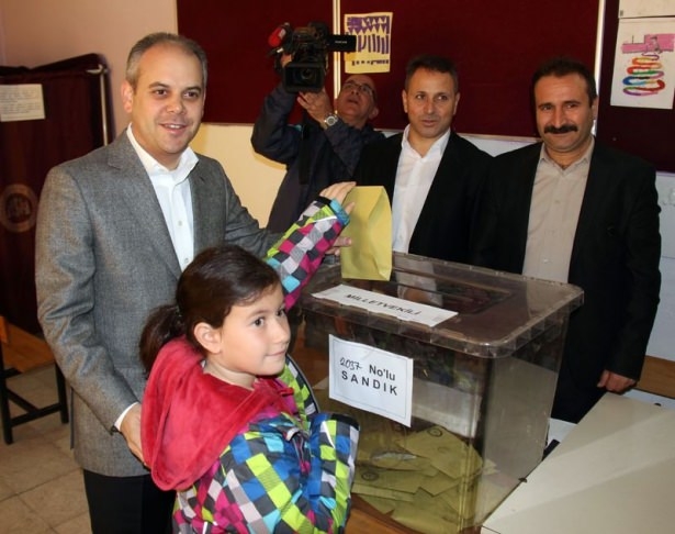 Siyasiler sandık başında 26