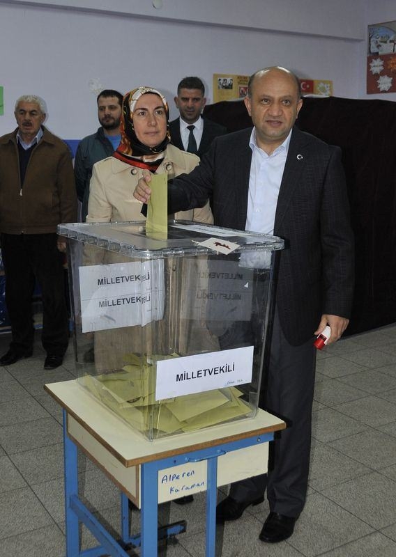 Siyasiler sandık başında 8