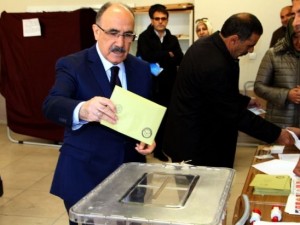 Siyasiler sandık başında