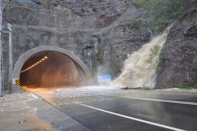 Artvin'de sel ve heyelan faciası 4