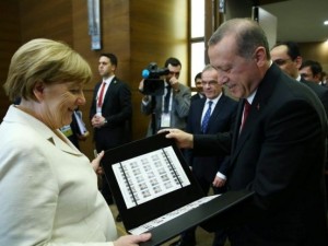 Erdoğan'dan liderlere özel hediye