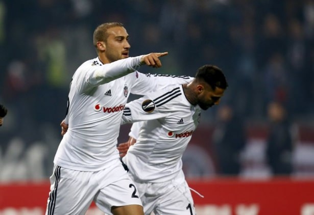 Cenk Kartal'ı uçurdu 12