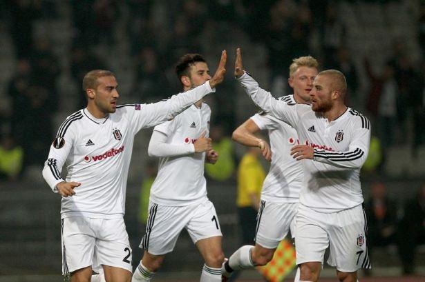 Cenk Kartal'ı uçurdu 15