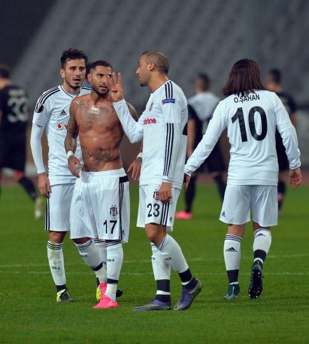 Cenk Kartal'ı uçurdu 18