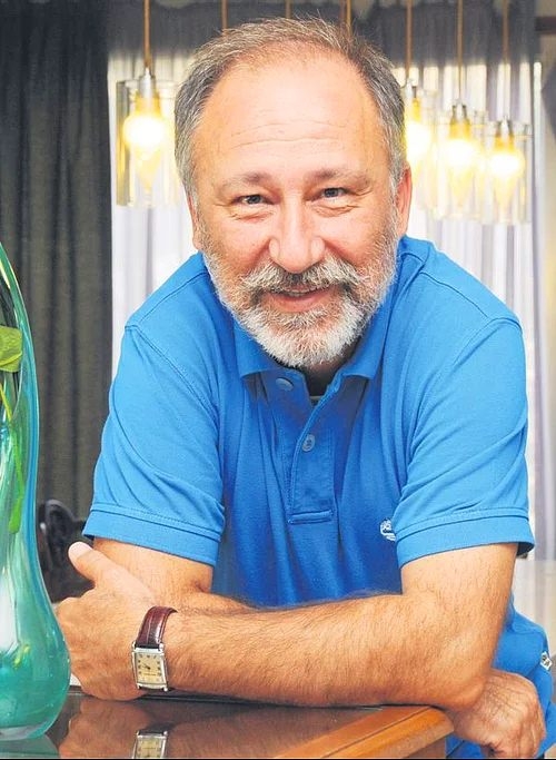 Ünlülerin gençlik halleri 60