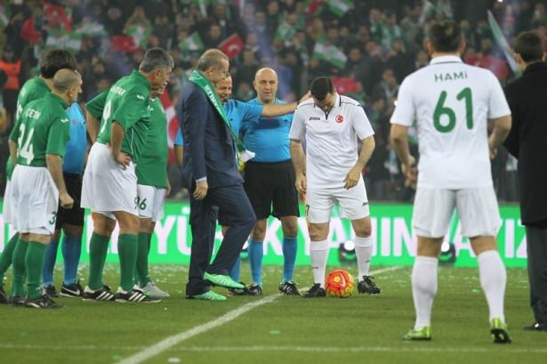 Santrayı Erdoğan yaptı, ilk golü o attı 12