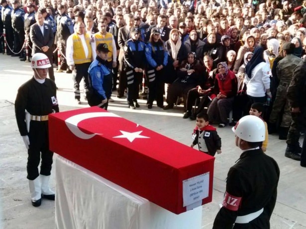 Şehitler gözyaşlarıyla son yolculuğuna uğurlandı 10