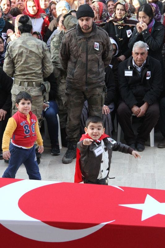 Şehitler gözyaşlarıyla son yolculuğuna uğurlandı 11
