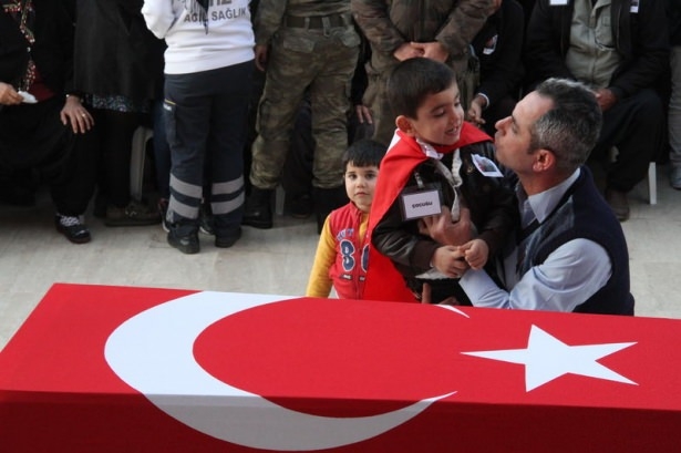 Şehitler gözyaşlarıyla son yolculuğuna uğurlandı 12