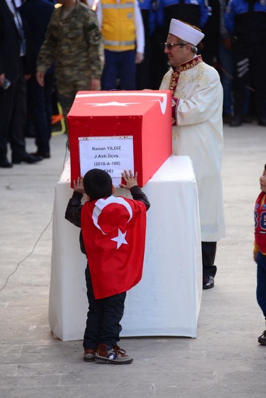 Şehitler gözyaşlarıyla son yolculuğuna uğurlandı 13