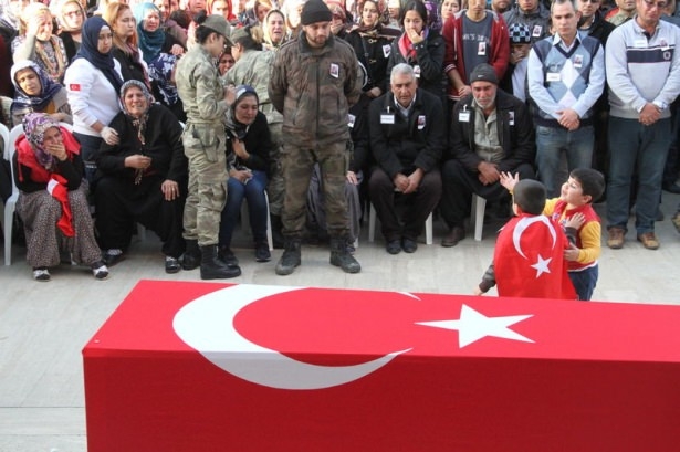 Şehitler gözyaşlarıyla son yolculuğuna uğurlandı 14