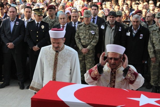 Şehitler gözyaşlarıyla son yolculuğuna uğurlandı 16