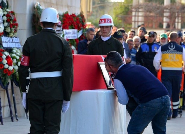 Şehitler gözyaşlarıyla son yolculuğuna uğurlandı 17