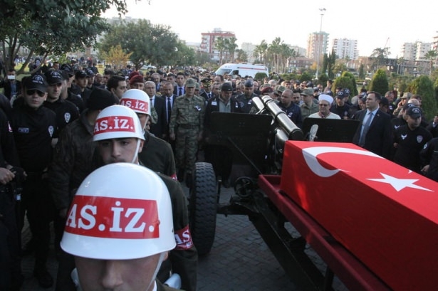 Şehitler gözyaşlarıyla son yolculuğuna uğurlandı 20