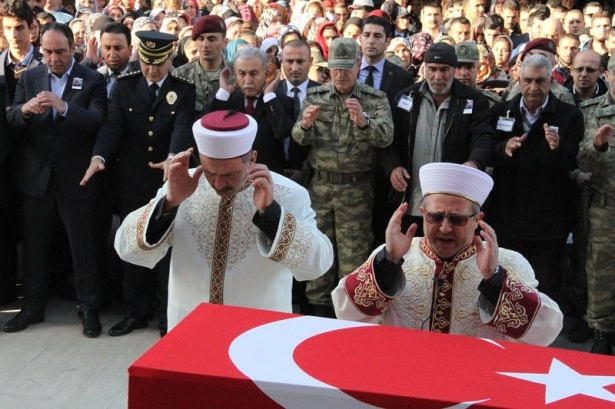 Şehitler gözyaşlarıyla son yolculuğuna uğurlandı 22