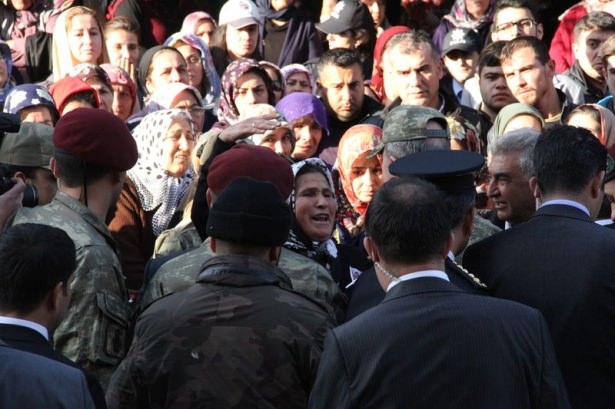 Şehitler gözyaşlarıyla son yolculuğuna uğurlandı 30