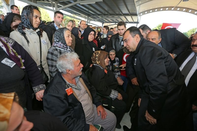 Şehitler gözyaşlarıyla son yolculuğuna uğurlandı 45