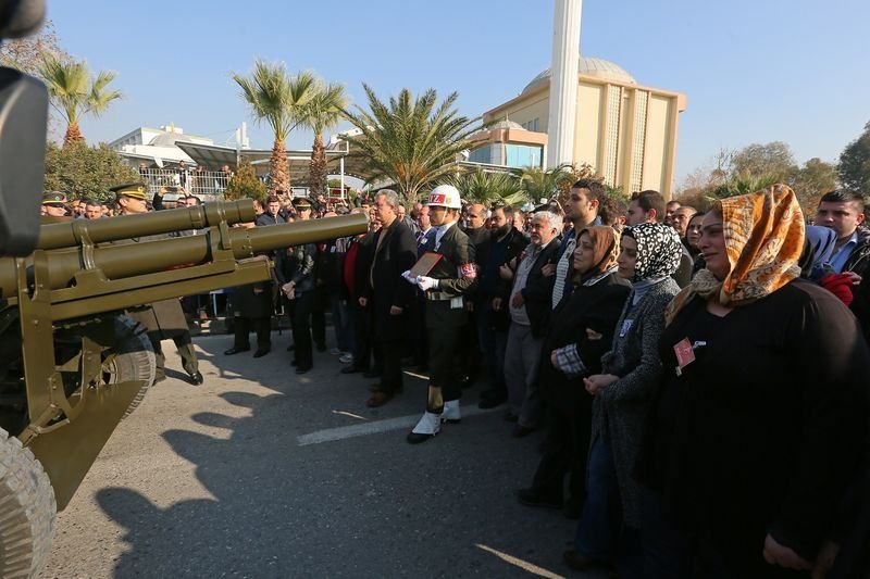 Şehitler gözyaşlarıyla son yolculuğuna uğurlandı 50